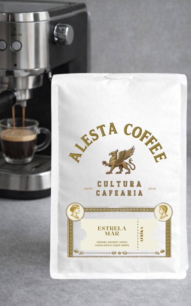 Estrela Mar signature espresso güçlü krema fincan ve çekirdek kahve ambalajı
